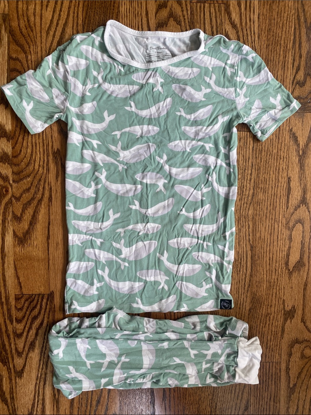 Sweet Bamboo whale print two piece bamboo pajama set, size 8. Excellent cond